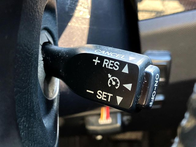 �y�N���[�Y�R���g���[���z�������H�����N���N���s�B�A�N�Z���𗣂��Ă���葬�x�ő��s���ł��A�������^�]���̕��S���y��!�����E�������ȒP�ȃX�C�b�`����Œ����ł��܂��B