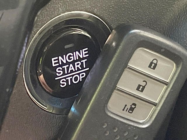 �yHonda�X�}�[�g�L�[�z�J�o����|�P�b�g�ɓ��ꂽ�܂܂ł��h�A�̎{���E�������\�ȃX�}�[�g�L�[�𑕔��B�G���W���̃I���E�I�t�����J�M�����o���K�v����������Ƃ��Ă��֗��ł���