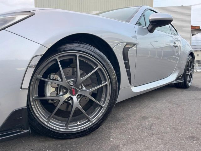 �yBBS��STI18�C���`�A���~�z�C�[���z��l�C���[�J�[�̃z�C�[���𑕔���y�ʁE���d�x�̃A���~�z�C�[���́A�n���h�����O�E�����ȂǁA����̎������サ�Ă���܂���