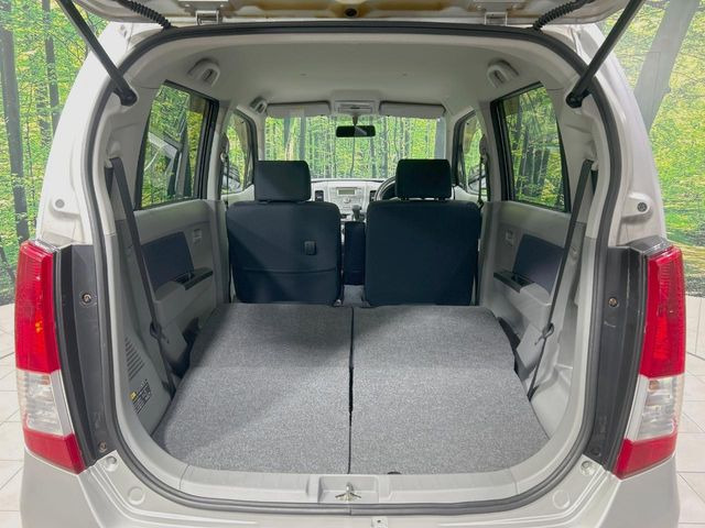 ���i�̂���������ʋ΁A���}���ɏ\���ȉ׎��X�y�[�X���m�ۂ��Ă���܂��B�Z�J���h�V�[�g��|���ƁA�傫�ȉו��̐ύڂ��\�ł���