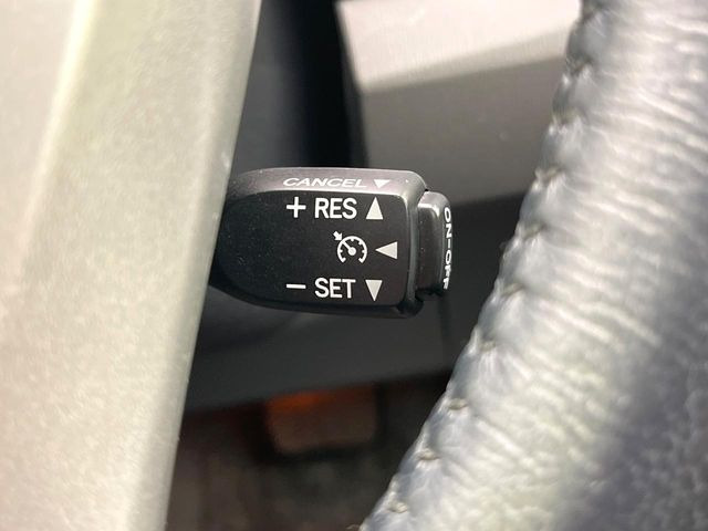 �y�N���[�Y�R���g���[���z�������H�����N���N���s�B�A�N�Z���𗣂��Ă���葬�x�ő��s���ł��A�������^�]���̕��S���y��!�����E�������ȒP�ȃX�C�b�`����Œ����ł��܂��B