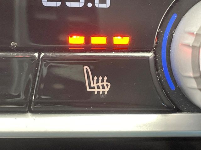 ���S�ȃV�[�g�q�[�^�[:���������ӂ��V�[�g�ɁA�O�ȁE��ȂɃV�[�g�q�[�^�[�𓋍ڂ��Ă���܂��B