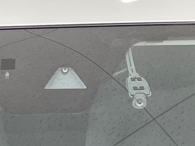 �y�X�}�[�g�u���[�L�T�|�[�g�z���s���ɑO���̎ԗ�����F�����A�Փ˂������Ȏ��͌x��ƃu���[�L�ŏՓˉ���Ɣ�Q�y�����A�V�X�g�B�����S�Ƀh���C�u�����y���݂��������܂��B