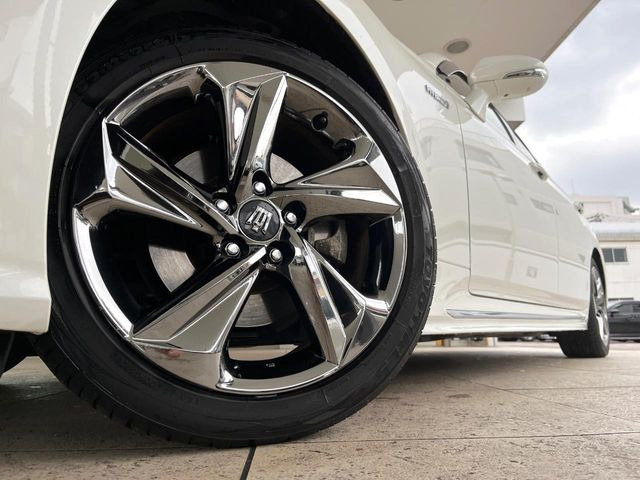 �y����18�C���`�A���~�z�C�[���z�O�ςɃ}�b�`���������A���~�z�C�[���𑕒����Ă���܂��B�e��ЊO�A���~�z�C�[����A�X�^�b�h���X�^�C�����戵�����Ă���܂��B���񂲑��k����������