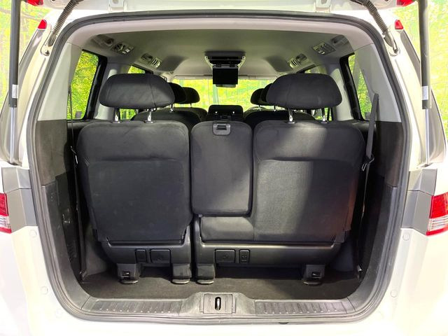 ���i�̂���������ʋ΁A���}���ɏ\���ȉ׎��X�y�[�X���m�ۂ��Ă���܂��B�Z�J���h�V�[�g��|���ƁA�傫�ȉו��̐ύڂ��\�ł���