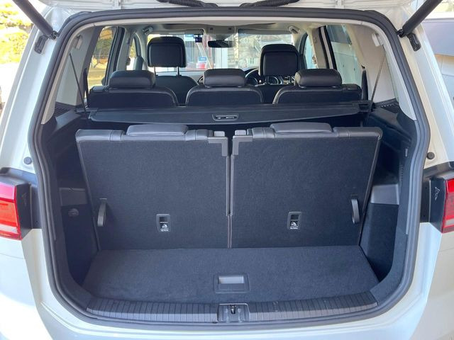 ●トランクルーム:趣味が広がる収容スペース!これだけの広さがあればお買い物やレジャーなどにも最適です!使用感も少なくきれいな状態を維持しております。