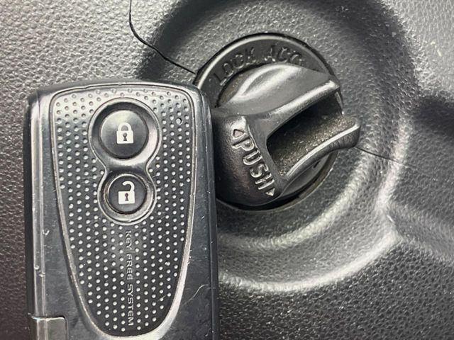 �y�L�[�t���[�V�X�e���z�J�o����|�P�b�g�ɓ��ꂽ�܂܂ł��h�A�̎{���E�������\�ȃX�}�[�g�L�[�𑕔��B�G���W���̃I���E�I�t�����J�M�����o���K�v����������Ƃ��Ă��֗��ł���