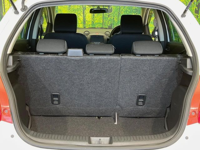 ���i�̂���������ʋ΁A���}���ɏ\���ȉ׎��X�y�[�X���m�ۂ��Ă���܂��B�Z�J���h�V�[�g��|���ƁA�傫�ȉו��̐ύڂ��\�ł���