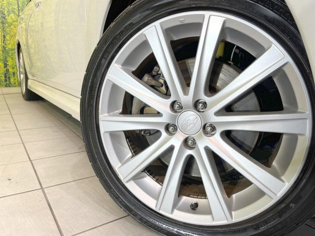 �y����18�C���`�A���~�z�C�[���z�O�ςɃ}�b�`���������A���~�z�C�[���𑕒����Ă���܂��B�e��ЊO�A���~�z�C�[����A�X�^�b�h���X�^�C�����戵�����Ă���܂��B���񂲑��k����������