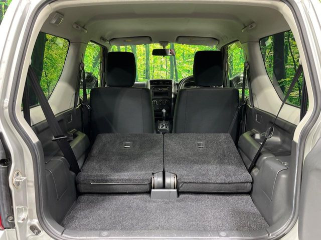 ���i�̂���������ʋ΁A���}���ɏ\���ȉ׎��X�y�[�X���m�ۂ��Ă���܂��B�Z�J���h�V�[�g��|���ƁA�傫�ȉו��̐ύڂ��\�ł���