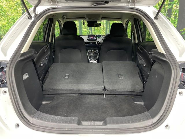 ���i�̂���������ʋ΁A���}���ɏ\���ȉ׎��X�y�[�X���m�ۂ��Ă���܂��B�Z�J���h�V�[�g��|���ƁA�傫�ȉו��̐ύڂ��\�ł���