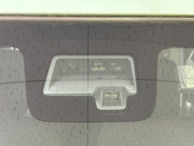 �yi-ACTIVESENSE�z���s���ɑO���̎ԗ�����F�����A�Փ˂������Ȏ��͌x��ƃu���[�L�ŏՓˉ���Ɣ�Q�y�����A�V�X�g�B�����S�Ƀh���C�u�����y���݂��������܂��B