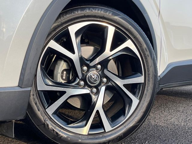 �y����18�C���`�A���~�z�C�[���z�O�ςɃ}�b�`���������A���~�z�C�[���𑕒����Ă���܂��B�e��ЊO�A���~�z�C�[����A�X�^�b�h���X�^�C�����戵�����Ă���܂��B���񂲑��k����������