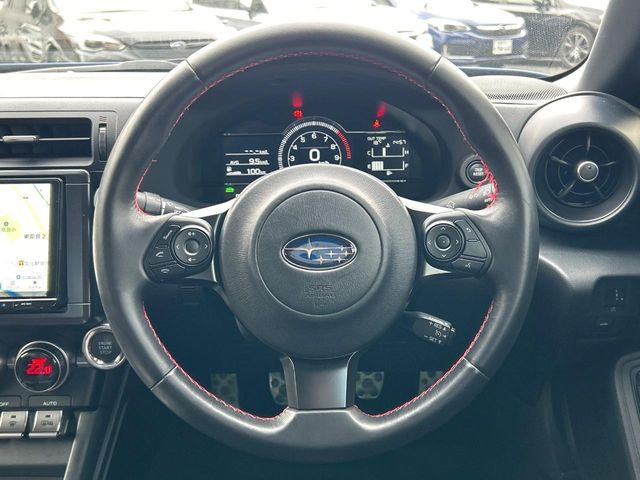 �y�����v�����X�e�A�����O�z�㎿�Ȋv���g�p���邱�ƂŁA��ɂ����������݂ƂĂ��^�]���₷���n���h���ł���