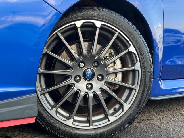 �y����18�C���`�A���~�z�C�[���z�O�ςɃ}�b�`���������A���~�z�C�[���𑕒����Ă���܂��B�e��ЊO�A���~�z�C�[����A�X�^�b�h���X�^�C�����戵�����Ă���܂��B���񂲑��k����������