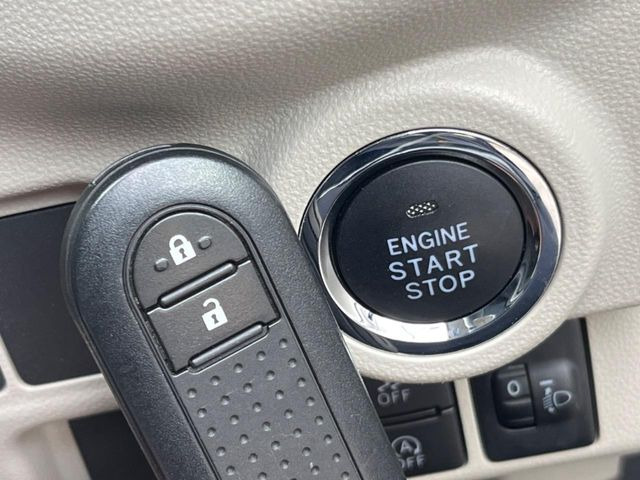 �y�L�[�t���[�V�X�e���z�J�o����|�P�b�g�ɓ��ꂽ�܂܂ł��h�A�̎{���E�������\�ȃX�}�[�g�L�[�𑕔��B�G���W���̃I���E�I�t�����J�M�����o���K�v����������Ƃ��Ă��֗��ł���