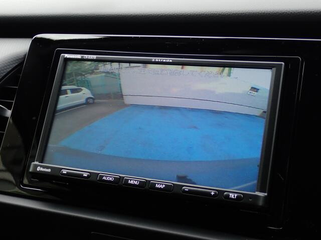 �o�b�N�J���������ڂ��Ă���܂��B