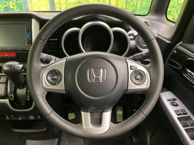 �y�����v�����X�e�A�����O�z�㎿�Ȋv���g�p���邱�ƂŁA��ɂ����������݂ƂĂ��^�]���₷���n���h���ł���