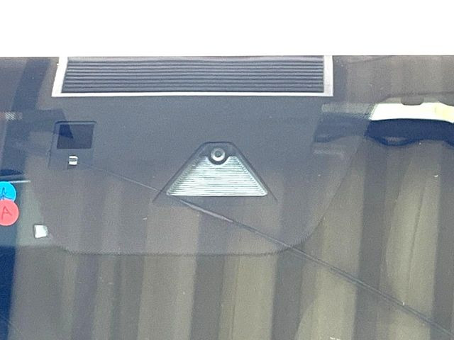 �yi-ACTIVESENSE�z���s���ɑO���̎ԗ�����F�����A�Փ˂������Ȏ��͌x��ƃu���[�L�ŏՓˉ���Ɣ�Q�y�����A�V�X�g�B�����S�Ƀh���C�u�����y���݂��������܂��B