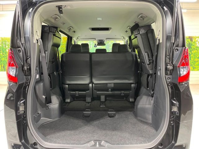 ���i�̂���������ʋ΁A���}���ɏ\���ȉ׎��X�y�[�X���m�ۂ��Ă���܂��B�Z�J���h�V�[�g��|���ƁA�傫�ȉו��̐ύڂ��\�ł���