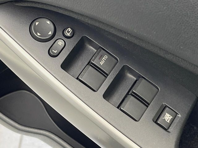 �y�d���i�[�~���[�z�T�C�h�~���[�͓d���i�[���ƂȂ��Ă���A�������ԏ�ł��L�Y�������X�N��}�����܂��B