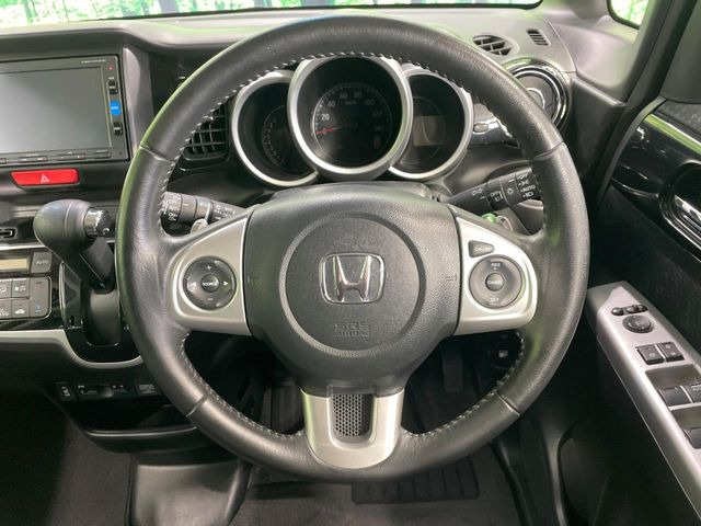 �y�����v�����X�e�A�����O�z�㎿�Ȋv���g�p���邱�ƂŁA��ɂ����������݂ƂĂ��^�]���₷���n���h���ł���