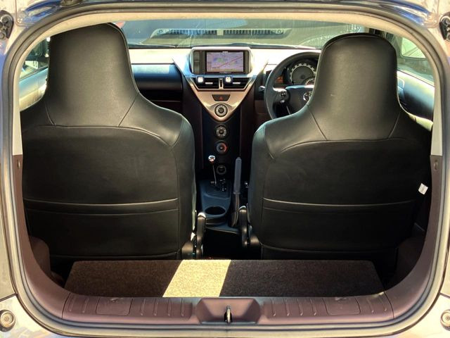 ���i�̂���������ʋ΁A���}���ɏ\���ȉ׎��X�y�[�X���m�ۂ��Ă���܂��B�Z�J���h�V�[�g��|���ƁA�傫�ȉו��̐ύڂ��\�ł���