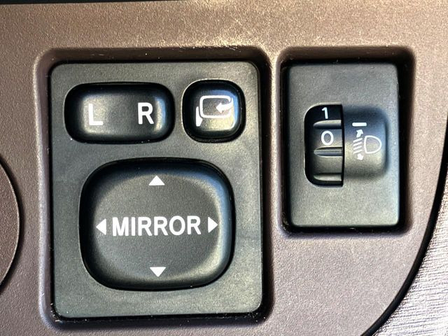 �y�d���i�[�~���[�z�T�C�h�~���[�͓d���i�[���ƂȂ��Ă���A�������ԏ�ł��L�Y�������X�N��}�����܂��B