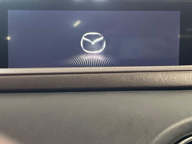 �y8.8�C���`�}�c�_�R�l�N�g�z�ԓ��̕��͋C�Ƀ}�b�`������^�̃f�B�X�v���C�B�X�}�z�ڑ��ł̃i�r�g�p��Bluetooth�Đ����A�l�X�ȋ@�\���y���߂܂��B�����I�ȃ_�C�������삪�\�ŁA�g��������ǍD�ł��B