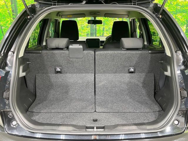 ���i�̂���������ʋ΁A���}���ɏ\���ȉ׎��X�y�[�X���m�ۂ��Ă���܂��B�Z�J���h�V�[�g��|���ƁA�傫�ȉו��̐ύڂ��\�ł���