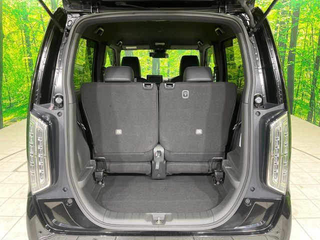 ���i�̂���������ʋ΁A���}���ɏ\���ȉ׎��X�y�[�X���m�ۂ��Ă���܂��B�Z�J���h�V�[�g��|���ƁA�傫�ȉו��̐ύڂ��\�ł���