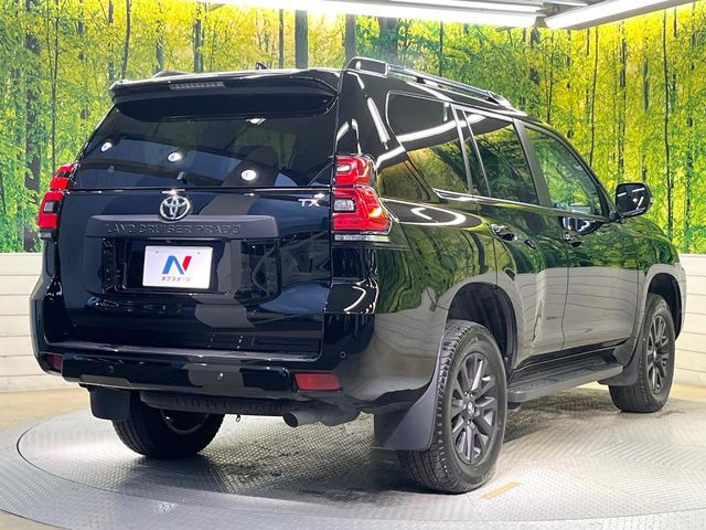 ☆全国のネクステージからお取り寄せが可能※!遠方の店舗に展示してあるクルマが気になる場合も、最寄りの店舗でご覧いただくことが可能です!是非私たちに要望をお聞かせください!※別途費用