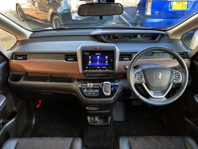フリード1.5 ハイブリッド クロスター ホンダセンシング