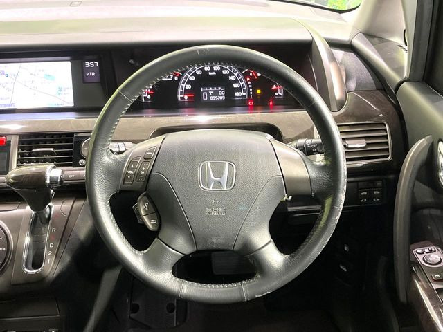 �y�����v�����X�e�A�����O�z�㎿�Ȋv���g�p���邱�ƂŁA��ɂ����������݂ƂĂ��^�]���₷���n���h���ł���