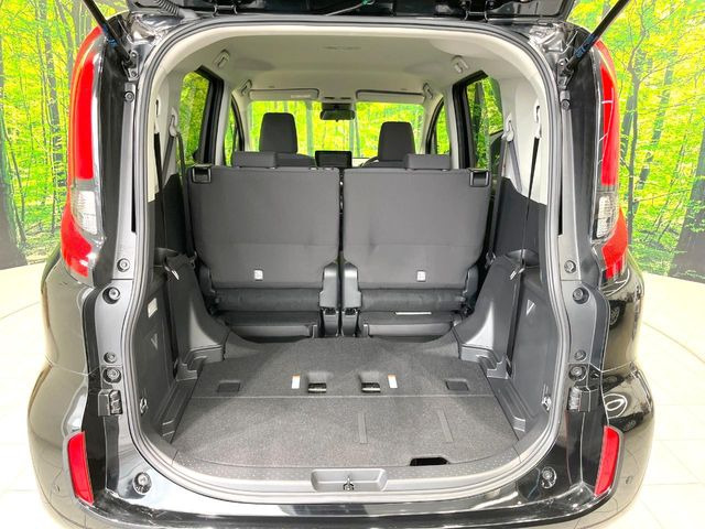 ���i�̂���������ʋ΁A���}���ɏ\���ȉ׎��X�y�[�X���m�ۂ��Ă���܂��B�Z�J���h�V�[�g��|���ƁA�傫�ȉו��̐ύڂ��\�ł���