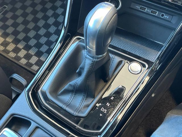 ●MTモード付きAT:通常は自動でおこなわれる変速(ギアチェンジ)をドライバーの操作によって意図的に変えられるシステムです。より一層普段のドライブをお楽しみいただけます!