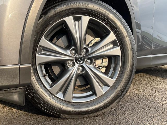 �y����18�C���`�A���~�z�C�[���z�O�ςɃ}�b�`���������A���~�z�C�[���𑕒����Ă���܂��B�e��ЊO�A���~�z�C�[����A�X�^�b�h���X�^�C�����戵�����Ă���܂��B���񂲑��k����������