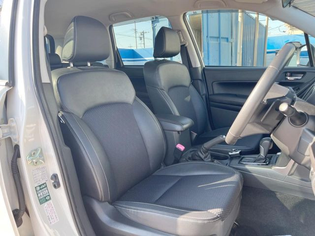 �y�n�[�t���U�[�V�[�g�z�������ƍ���S�n�𗼗������l�C�̃V�[�g���w�ʁE���ʂ̃t�@�u���b�N�f�ނ́A�ʋC���̗ǂ��⊊��ɂ����ɗD��Ă��܂��B�C���╞���ɍ��E���ꂸ���K�ɂ���肢�������܂��B