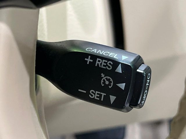 �y�N���[�Y�R���g���[���z�������H�����N���N���s�B�A�N�Z���𗣂��Ă���葬�x�ő��s���ł��A�������^�]���̕��S���y��!�����E�������ȒP�ȃX�C�b�`����Œ����ł��܂��B