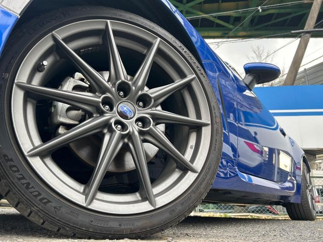 �y����18�C���`�A���~�z�C�[���z�O�ςɃ}�b�`���������A���~�z�C�[���𑕒����Ă���܂��B�e��ЊO�A���~�z�C�[����A�X�^�b�h���X�^�C�����戵�����Ă���܂��B���񂲑��k����������