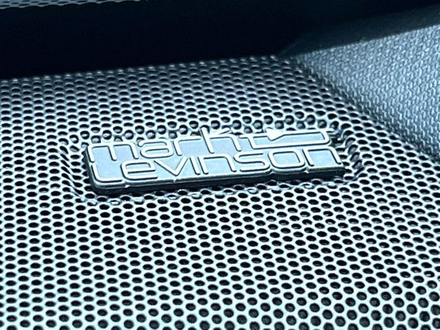 �y�}�[�N���r���\���T�E���h�V�X�e���z���[�J�[�I�v�V�����̍��i�ʃT�E���h�V�X�e���𓋍ځB��p�̃`���[�j���O���{���ꂽ�召�l�X�ȃX�s�[�J�[����ǎ��ȃT�E���h���t�ł��A�Տꊴ���ӂ�鉹����Ԃ����o���܂��B