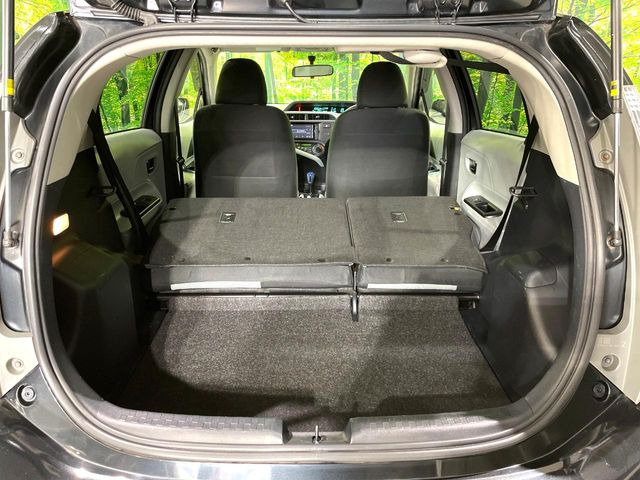 ���i�̂���������ʋ΁A���}���ɏ\���ȉ׎��X�y�[�X���m�ۂ��Ă���܂��B�Z�J���h�V�[�g��|���ƁA�傫�ȉו��̐ύڂ��\�ł���