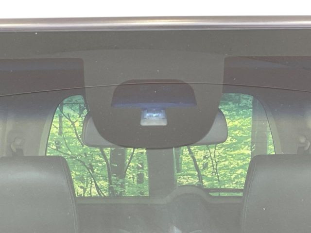 �y�z���_�Z���V���O�z���s���ɑO���̎ԗ�����F�����A�Փ˂������Ȏ��͌x��ƃu���[�L�ŏՓˉ���Ɣ�Q�y�����A�V�X�g�B�����S�Ƀh���C�u�����y���݂��������܂��B