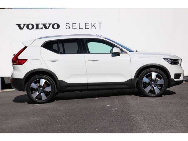 XC40B4 モメンタム
