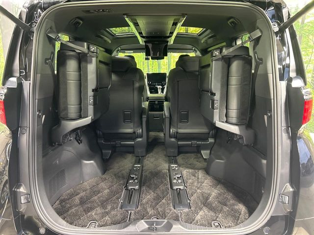 ���i�̂���������ʋ΁A���}���ɏ\���ȉ׎��X�y�[�X���m�ۂ��Ă���܂��B�Z�J���h�V�[�g��|���ƁA�傫�ȉו��̐ύڂ��\�ł���