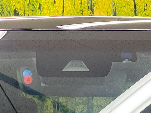 【トヨタセーフティセンス】走行中に前方の車両等を認識し、衝突しそうな時は警報とブレーキで衝突回避と被害軽減をアシスト。より安全にドライブをお楽しみいただけます。