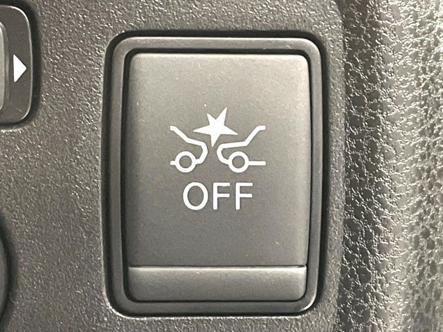 �y�G�}�[�W�F���V�[�u���[�L�z���s���ɑO���̎ԗ�����F�����A�Փ˂������Ȏ��͌x��ƃu���[�L�ŏՓˉ���Ɣ�Q�y�����A�V�X�g�B�����S�Ƀh���C�u�����y���݂��������܂��B