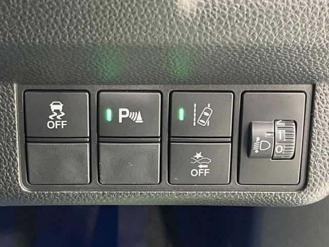 �y�z���_�Z���V���O�z���s���ɑO���̎ԗ�����F�����A�Փ˂������Ȏ��͌x��ƃu���[�L�ŏՓˉ���Ɣ�Q�y�����A�V�X�g�B�����S�Ƀh���C�u�����y���݂��������܂��B