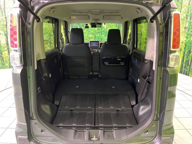 ���i�̂���������ʋ΁A���}���ɏ\���ȉ׎��X�y�[�X���m�ۂ��Ă���܂��B�Z�J���h�V�[�g��|���ƁA�傫�ȉו��̐ύڂ��\�ł���