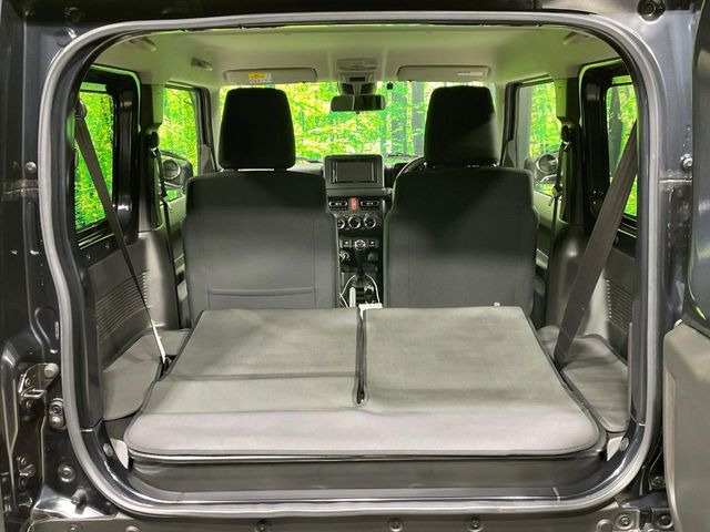 ���i�̂���������ʋ΁A���}���ɏ\���ȉ׎��X�y�[�X���m�ۂ��Ă���܂��B�Z�J���h�V�[�g��|���ƁA�傫�ȉו��̐ύڂ��\�ł���